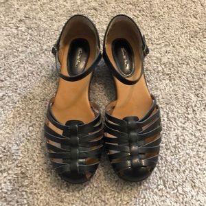 Thom McAn black sandals